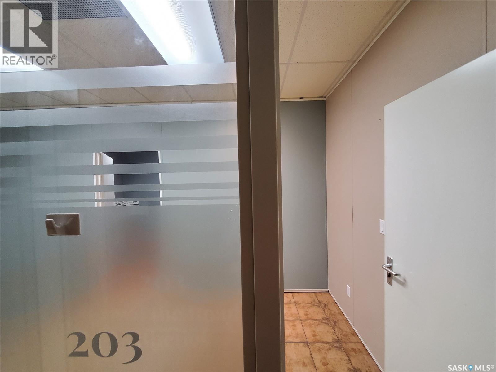 203 245 Central Avenue N, Swift Current, Saskatchewan  S9H 0L3 - Photo 4 - SK020068