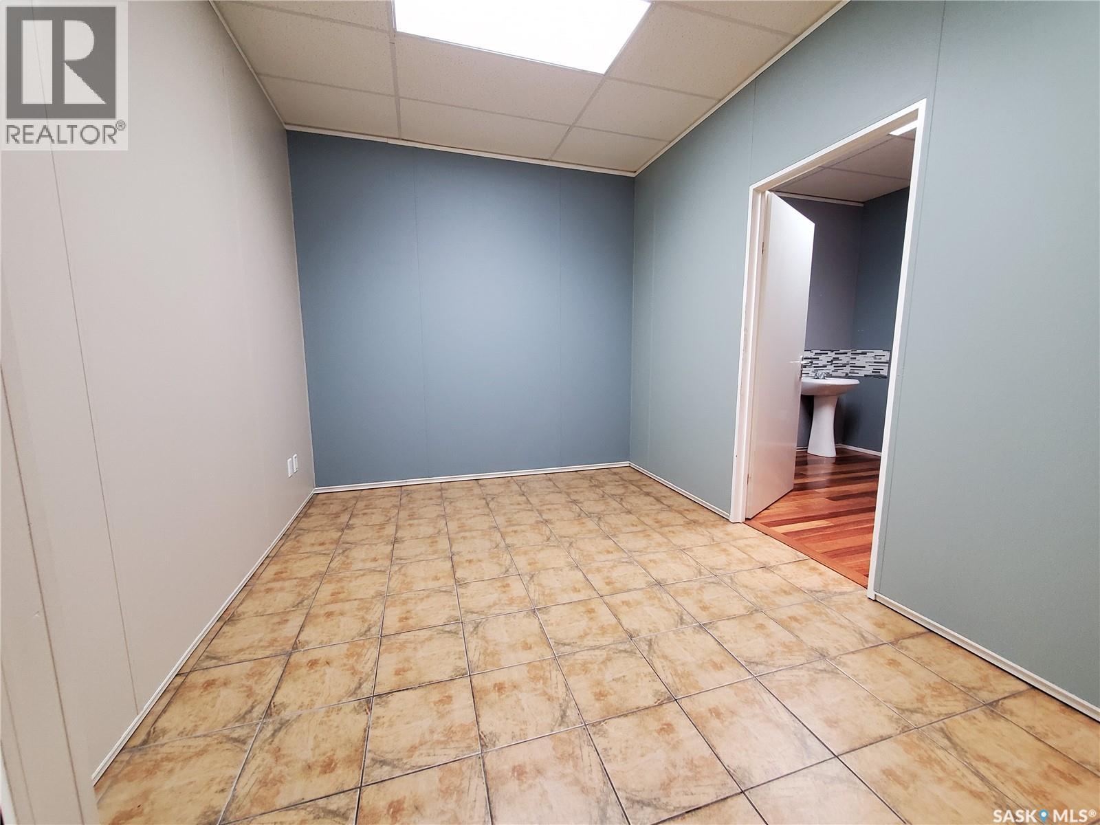 203 245 Central Avenue N, Swift Current, Saskatchewan  S9H 0L3 - Photo 6 - SK020068