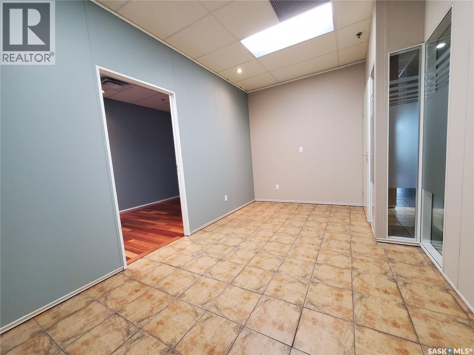 203 245 Central Avenue N, Swift Current, Saskatchewan  S9H 0L3 - Photo 8 - SK020068