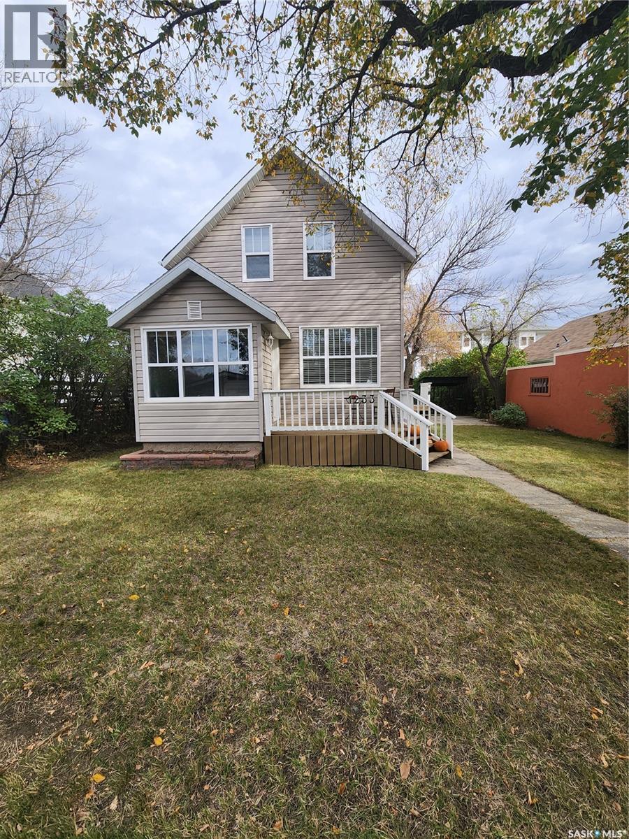 1233 2nd Street, Estevan, Saskatchewan  S4A 0M1 - Photo 1 - SK020063