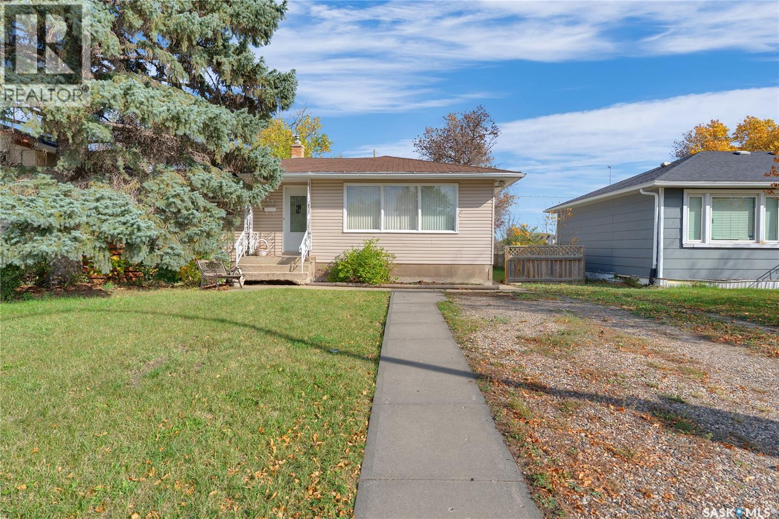 1635 Regent Street, Regina, Saskatchewan  S4N 1S2 - Photo 2 - SK020057