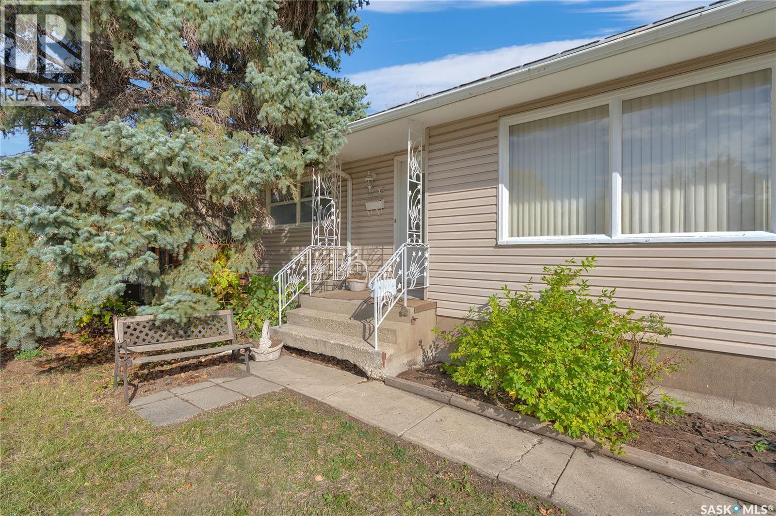 1635 Regent Street, Regina, Saskatchewan  S4N 1S2 - Photo 3 - SK020057