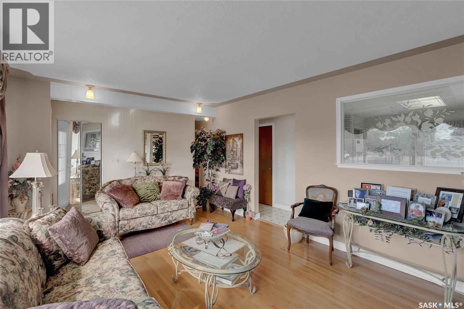1635 Regent Street, Regina, Saskatchewan  S4N 1S2 - Photo 4 - SK020057
