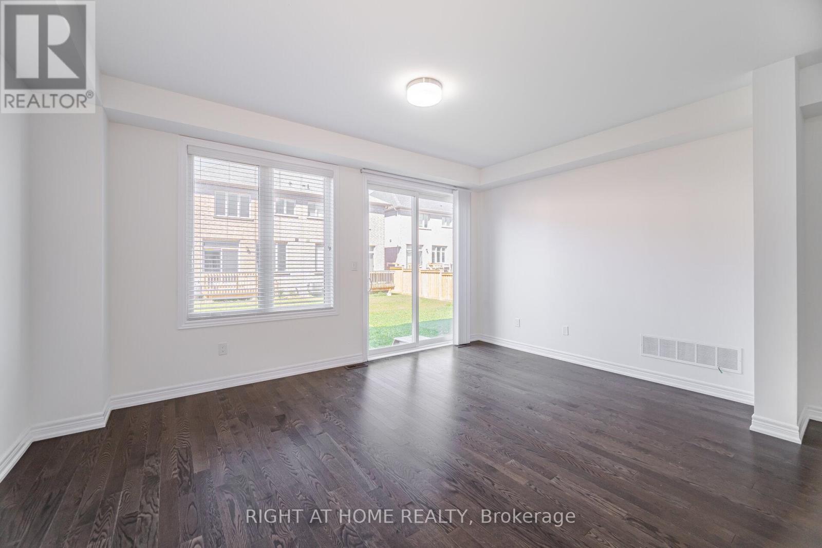 1323 Chee Chee Landing, Milton, Ontario  L9E 1L3 - Photo 13 - W12443743