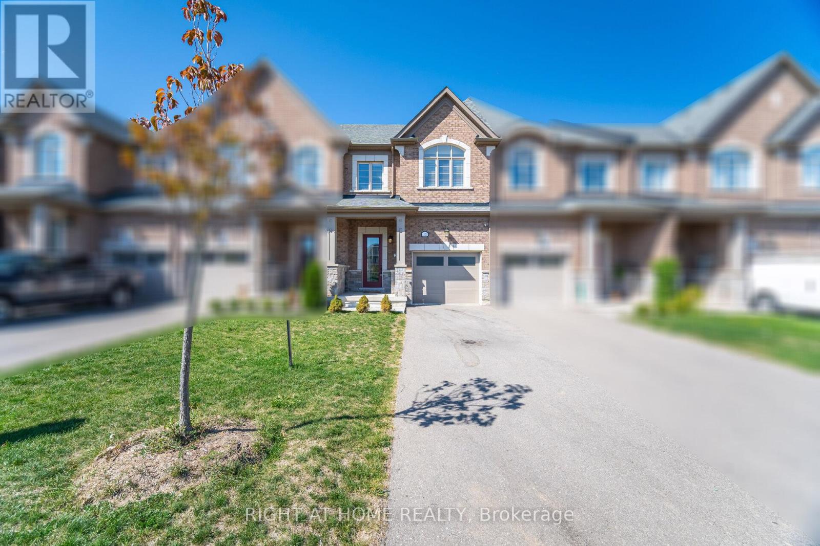 1323 Chee Chee Landing, Milton, Ontario  L9E 1L3 - Photo 2 - W12443743