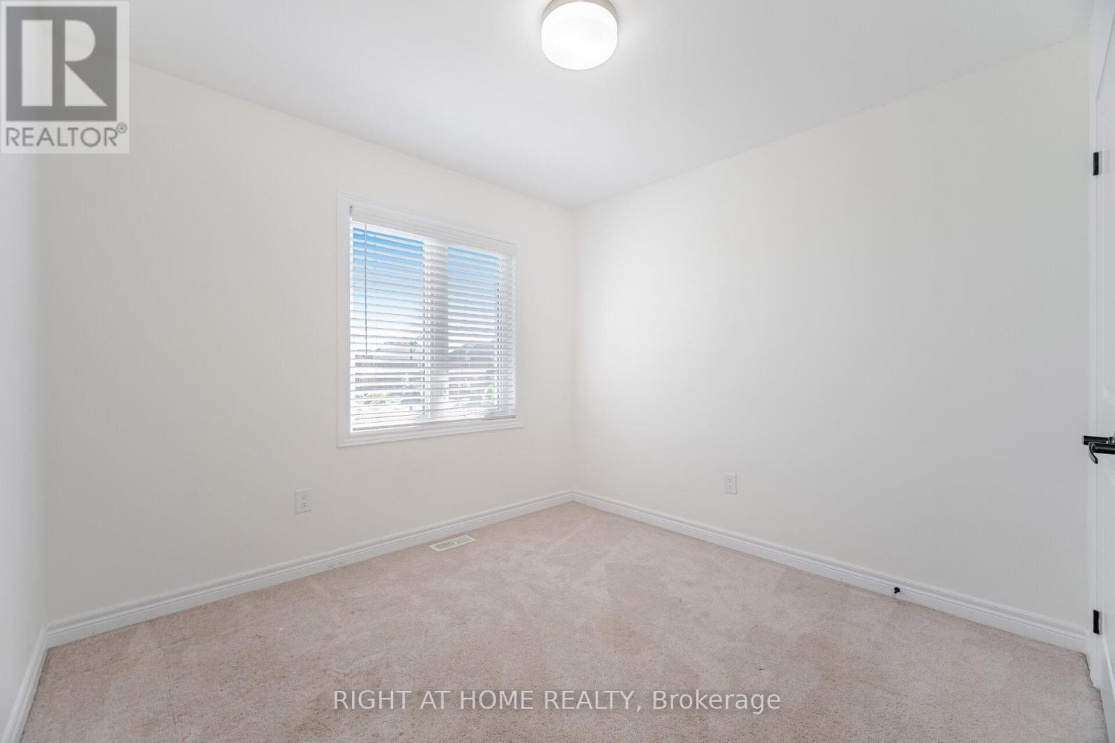1323 Chee Chee Landing, Milton, Ontario  L9E 1L3 - Photo 27 - W12443743