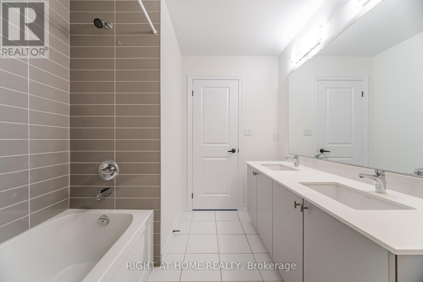 1323 Chee Chee Landing, Milton, Ontario  L9E 1L3 - Photo 30 - W12443743