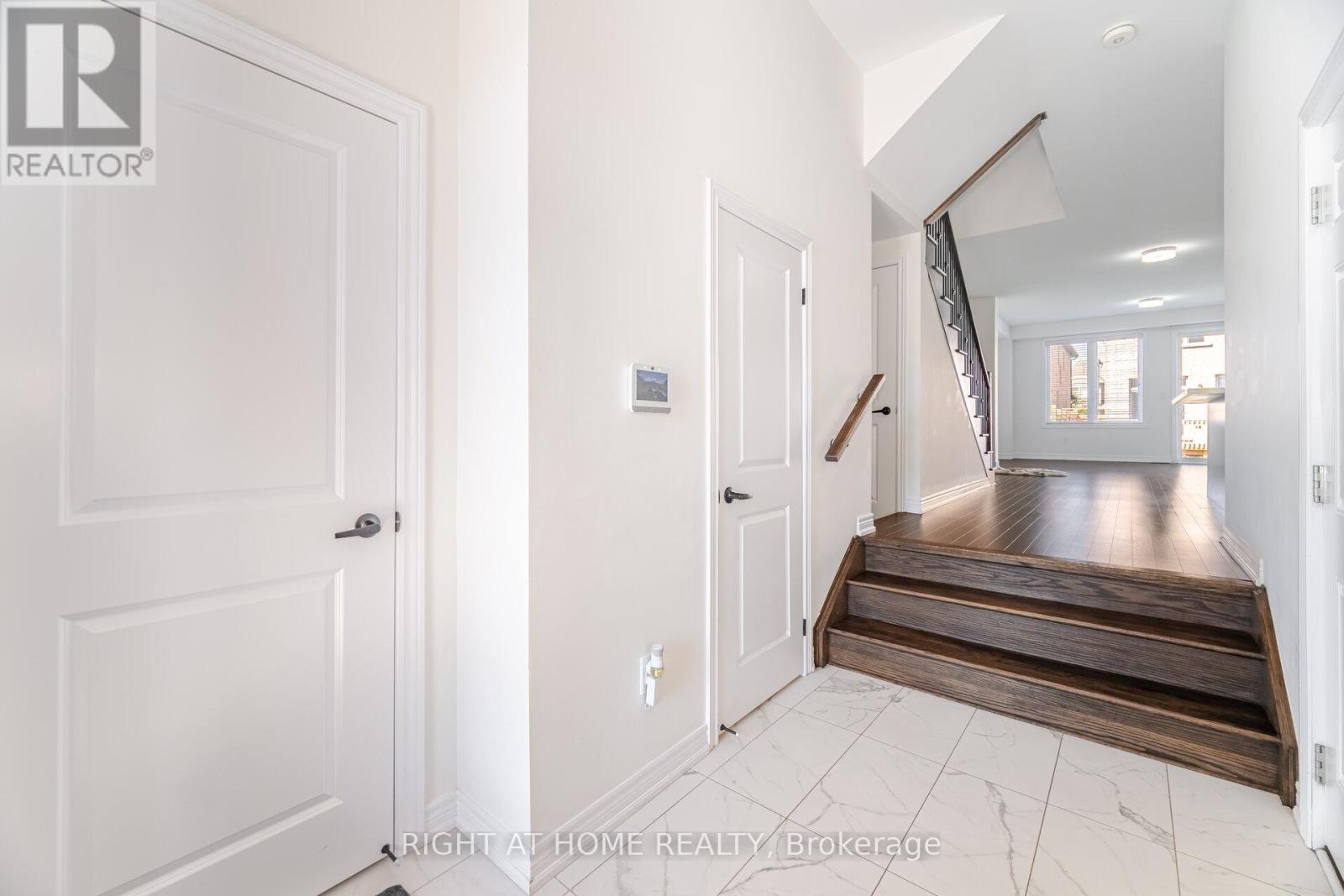 1323 Chee Chee Landing, Milton, Ontario  L9E 1L3 - Photo 5 - W12443743