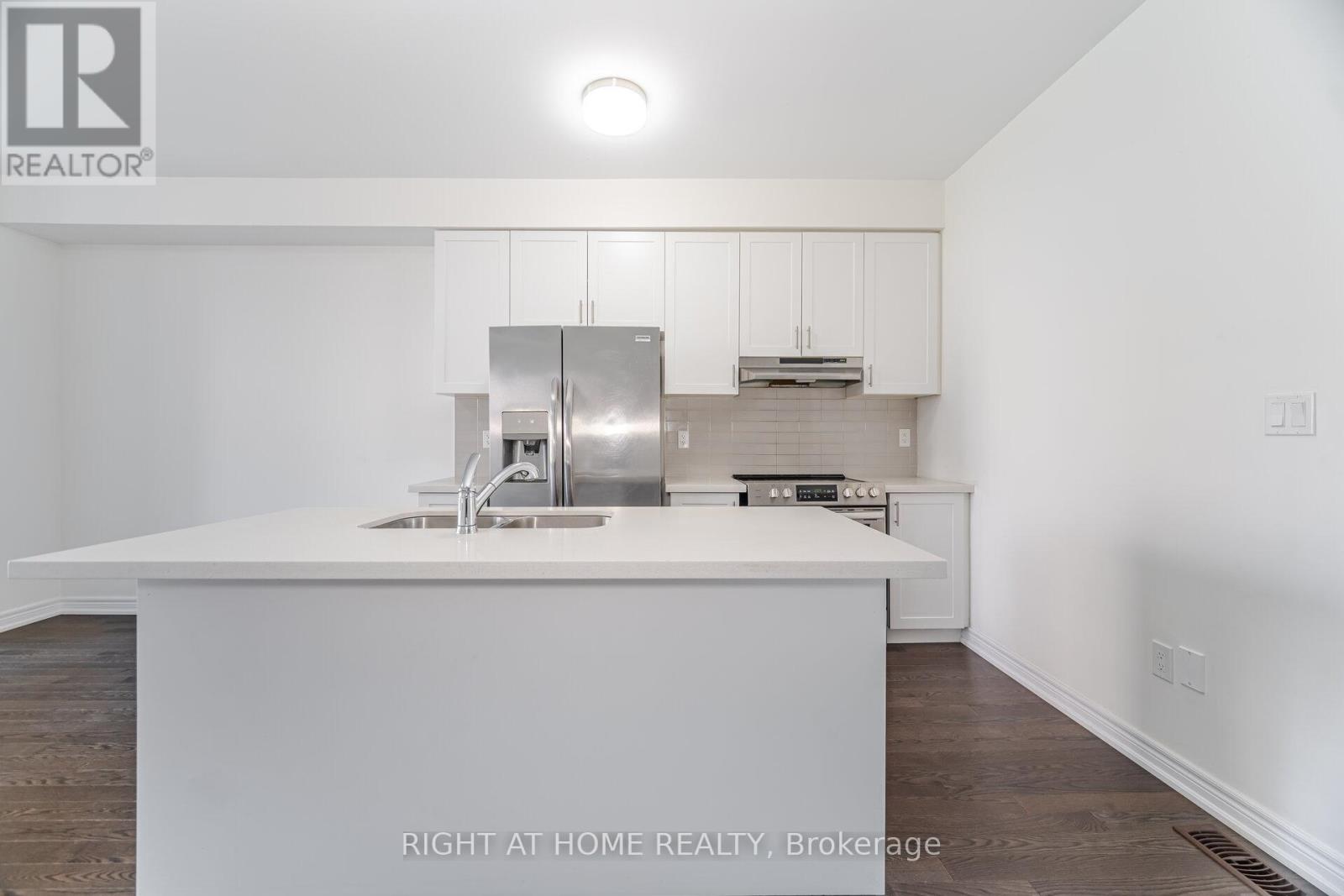 1323 Chee Chee Landing, Milton, Ontario  L9E 1L3 - Photo 8 - W12443743