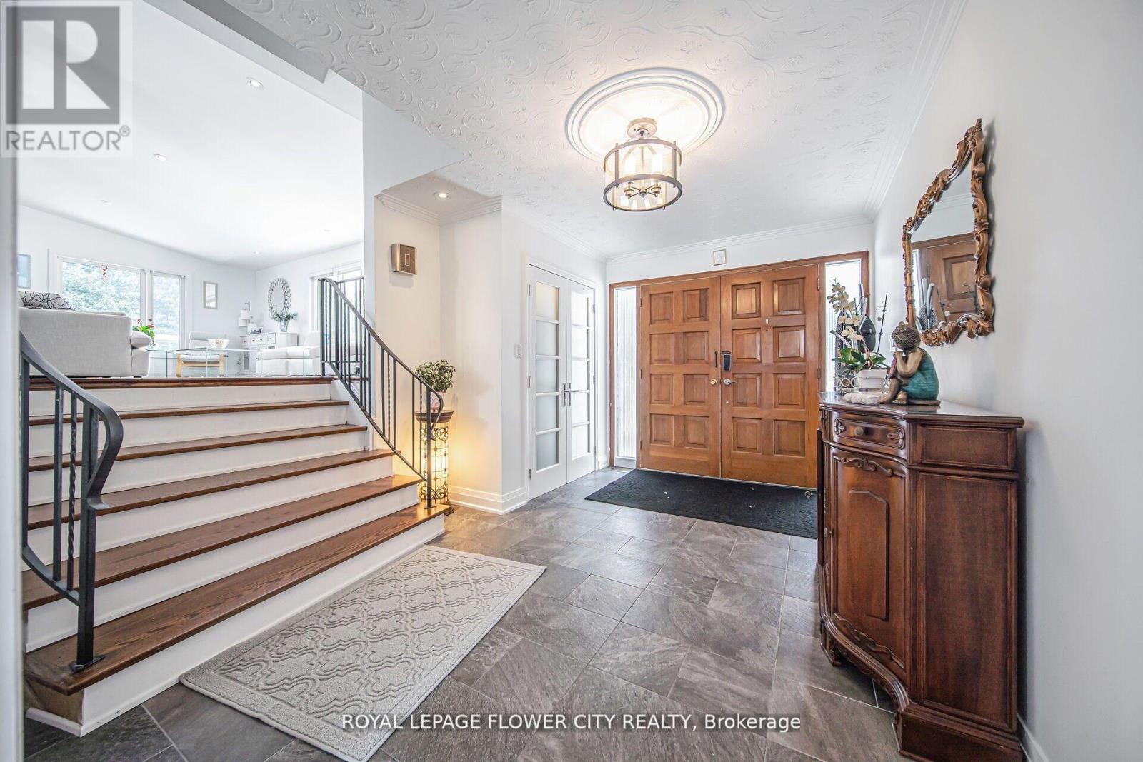 5 Glenn Court, Caledon, Ontario  L7K 0P3 - Photo 4 - W12443756