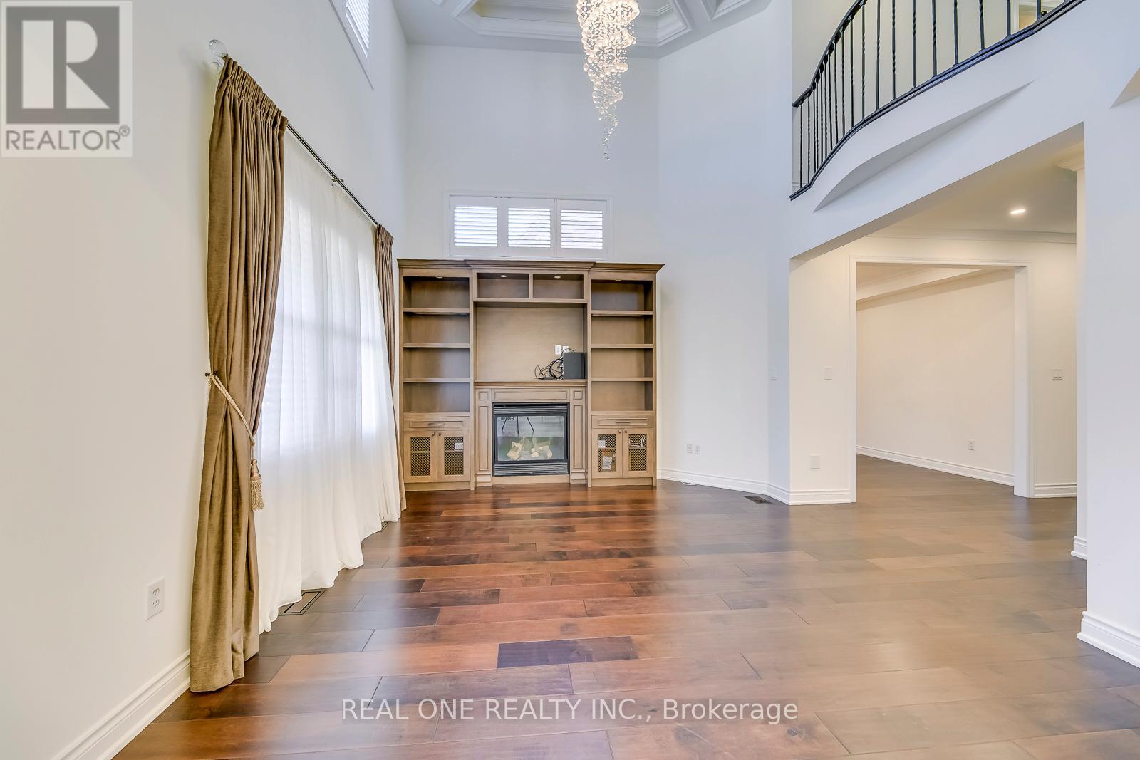 5523 Freshwater Drive, Mississauga, Ontario  L5M 7M7 - Photo 11 - W12443763