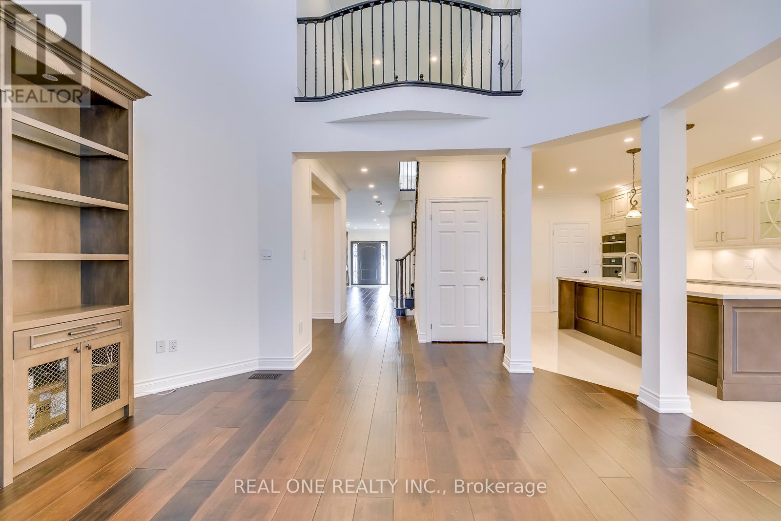 5523 Freshwater Drive, Mississauga, Ontario  L5M 7M7 - Photo 12 - W12443763