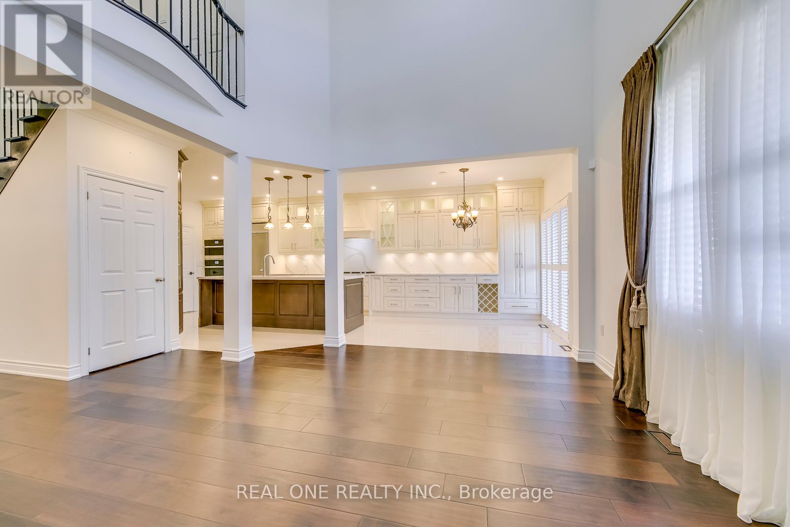 5523 Freshwater Drive, Mississauga, Ontario  L5M 7M7 - Photo 13 - W12443763