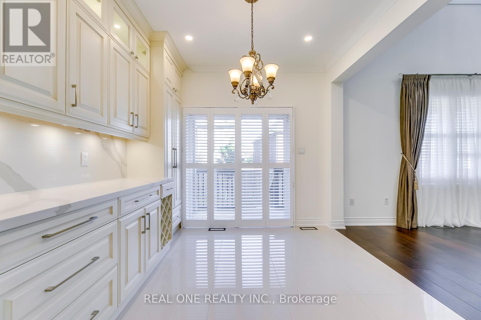 5523 Freshwater Drive, Mississauga, Ontario  L5M 7M7 - Photo 16 - W12443763