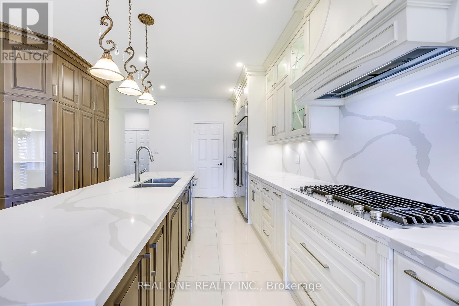 5523 Freshwater Drive, Mississauga, Ontario  L5M 7M7 - Photo 18 - W12443763