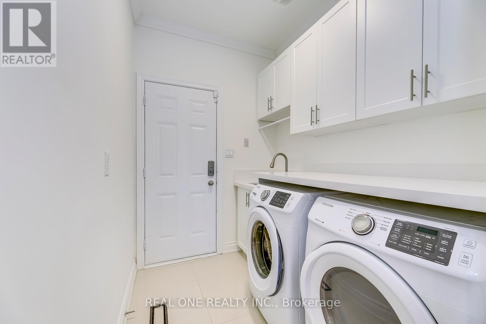 5523 Freshwater Drive, Mississauga, Ontario  L5M 7M7 - Photo 22 - W12443763