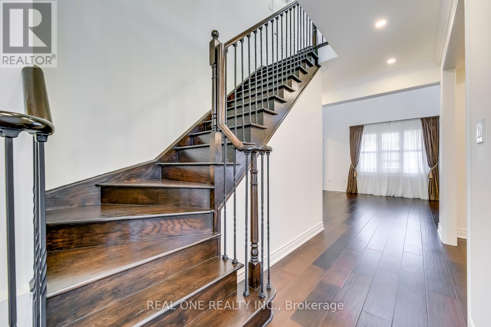 5523 Freshwater Drive, Mississauga, Ontario  L5M 7M7 - Photo 23 - W12443763