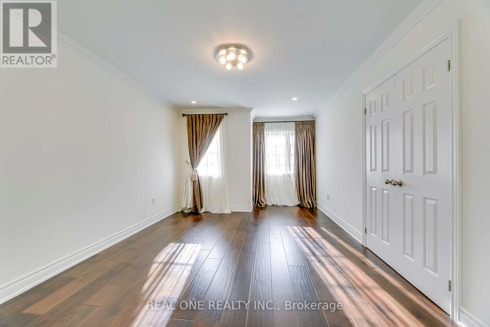 5523 Freshwater Drive, Mississauga, Ontario  L5M 7M7 - Photo 35 - W12443763