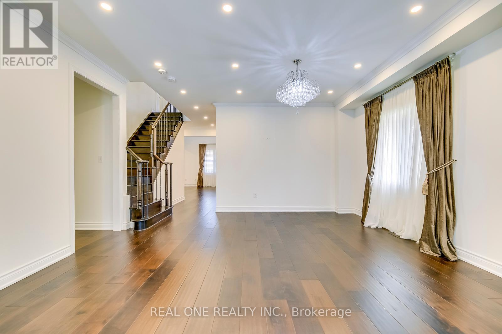 5523 Freshwater Drive, Mississauga, Ontario  L5M 7M7 - Photo 6 - W12443763