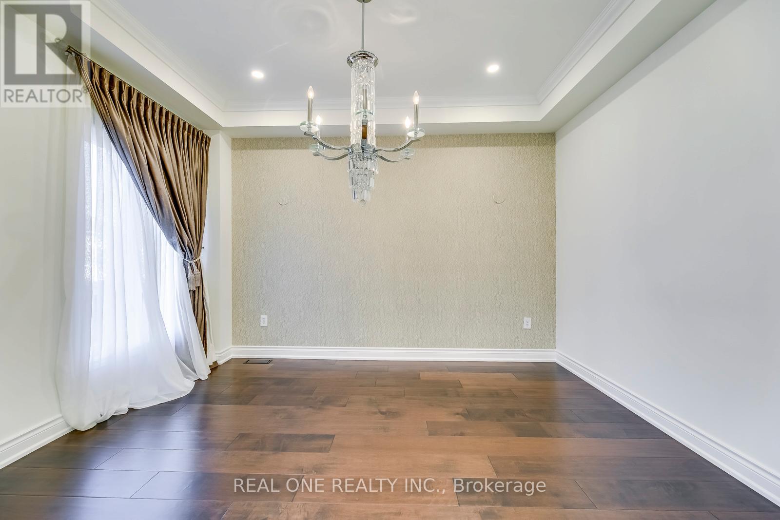 5523 Freshwater Drive, Mississauga, Ontario  L5M 7M7 - Photo 8 - W12443763