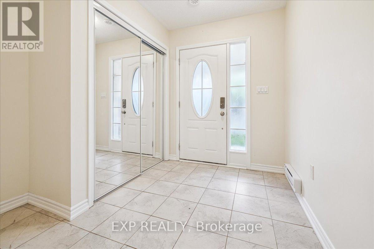 107 Lemieux Court, Milton, Ontario  L9E 1E9 - Photo 4 - W12443771