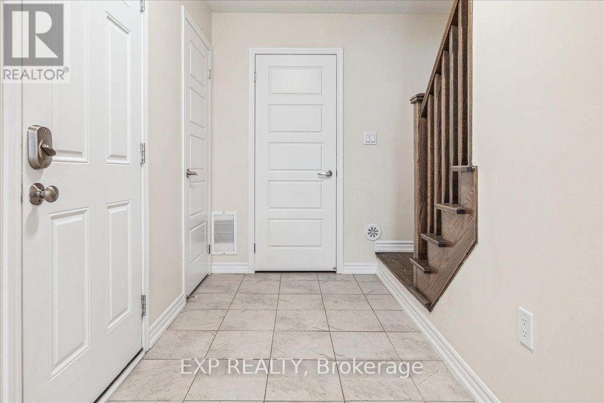 107 Lemieux Court, Milton, Ontario  L9E 1E9 - Photo 5 - W12443771