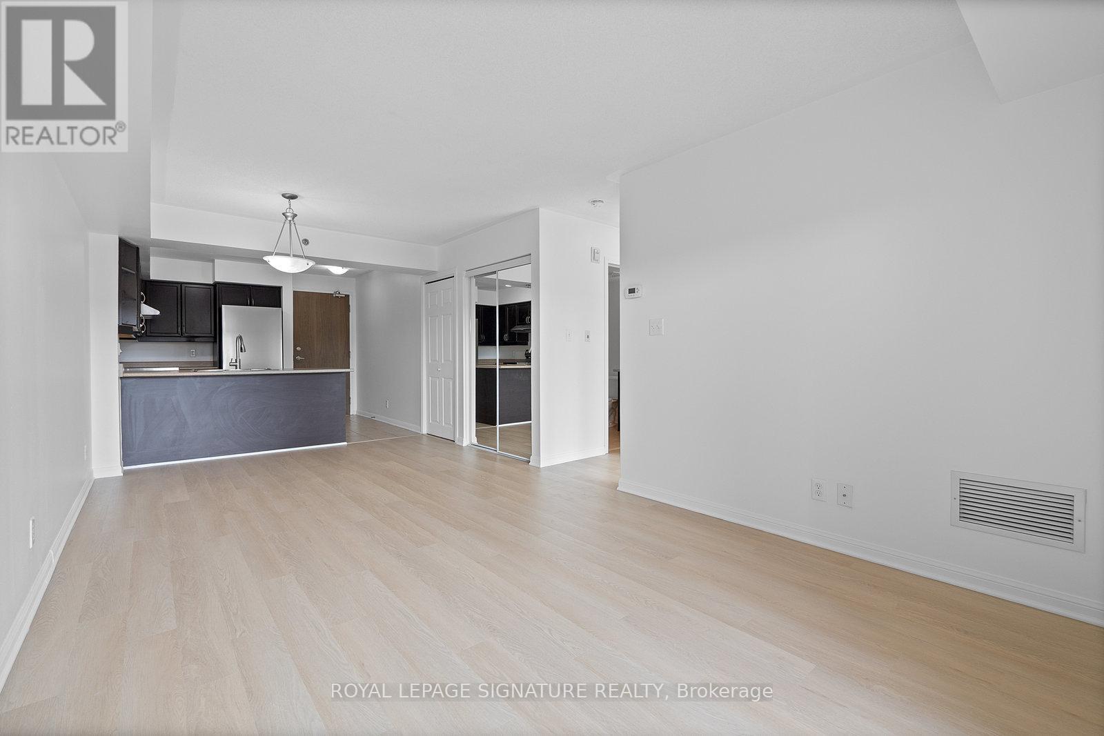 216 - 3070 Rotary Way, Burlington, Ontario  L7M 0H1 - Photo 14 - W12443774