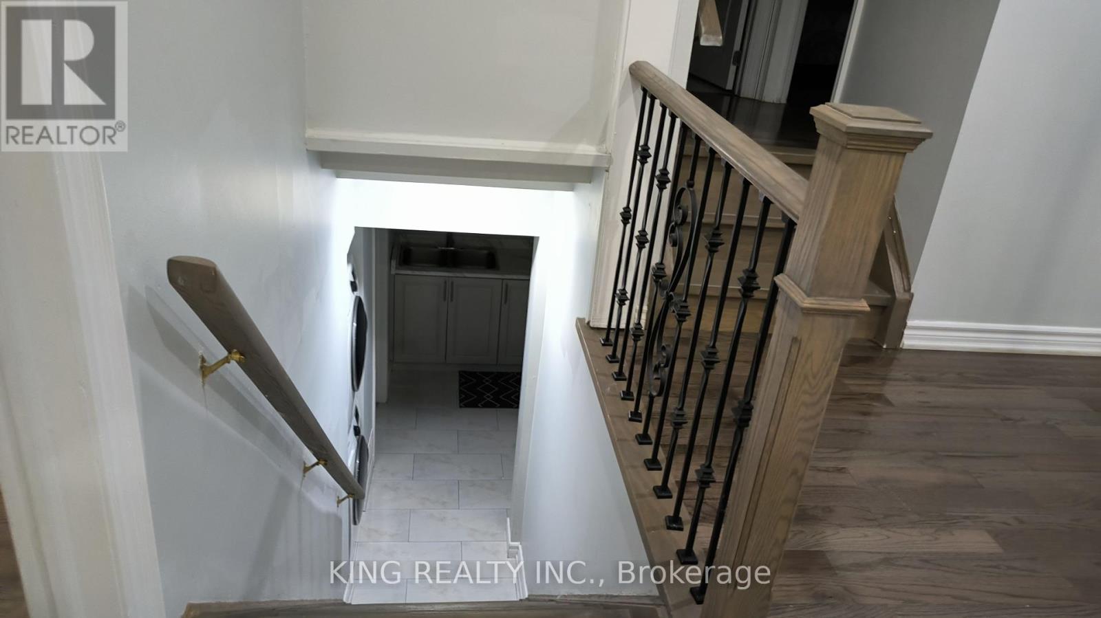 13 Fairfield Avenue, Brampton, Ontario  L6X 2H9 - Photo 14 - W12443792