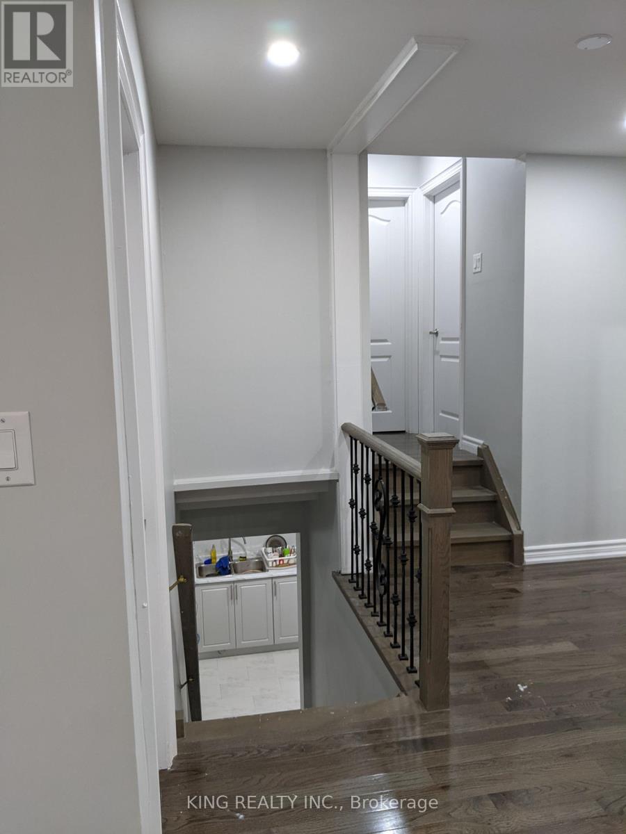 13 Fairfield Avenue, Brampton, Ontario  L6X 2H9 - Photo 15 - W12443792