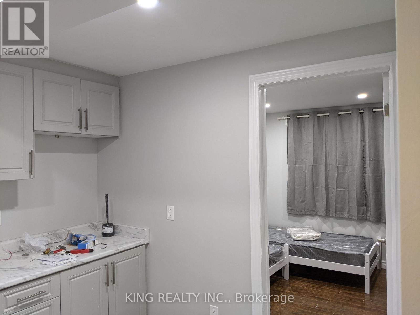 13 Fairfield Avenue, Brampton, Ontario  L6X 2H9 - Photo 18 - W12443792