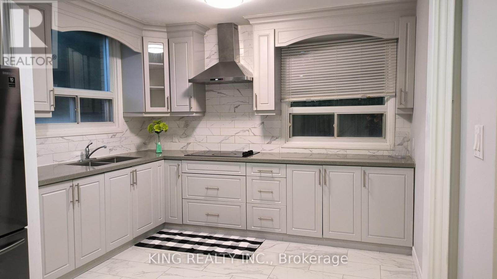 13 Fairfield Avenue, Brampton, Ontario  L6X 2H9 - Photo 2 - W12443792