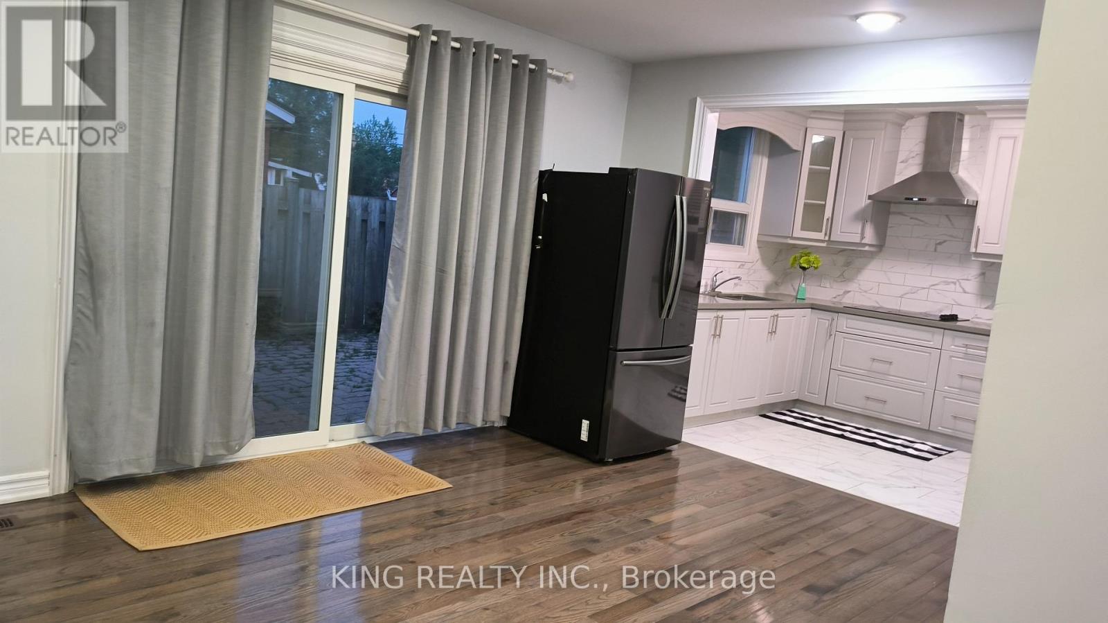 13 Fairfield Avenue, Brampton, Ontario  L6X 2H9 - Photo 4 - W12443792