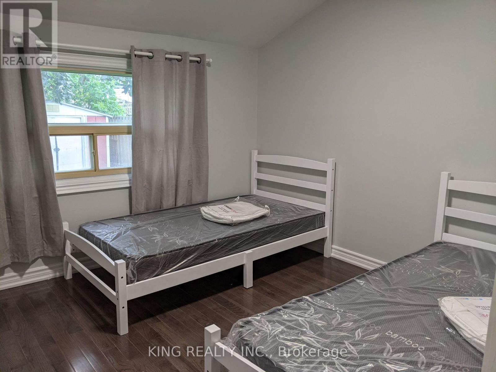13 Fairfield Avenue, Brampton, Ontario  L6X 2H9 - Photo 7 - W12443792