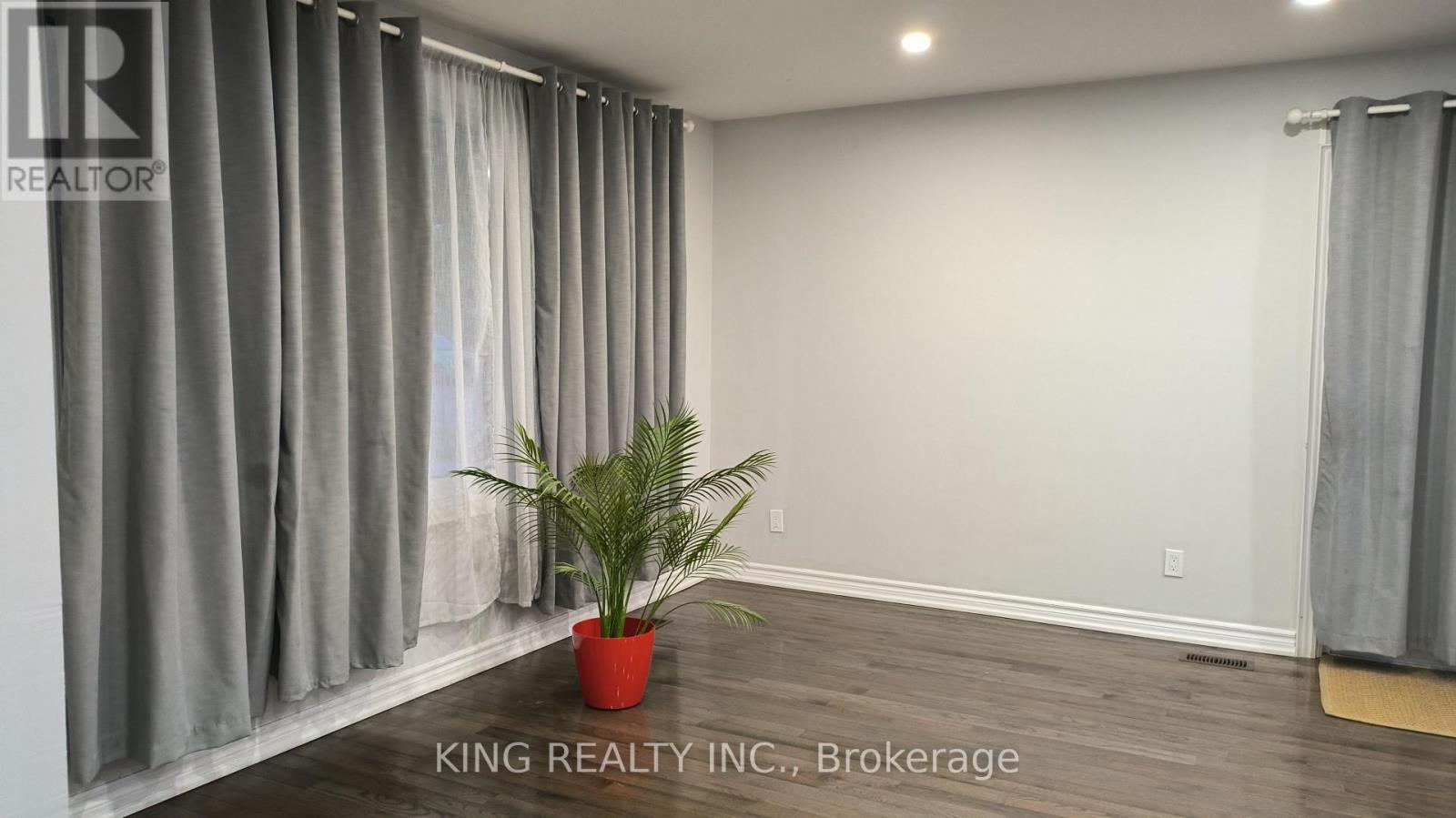13 Fairfield Avenue, Brampton, Ontario  L6X 2H9 - Photo 9 - W12443792