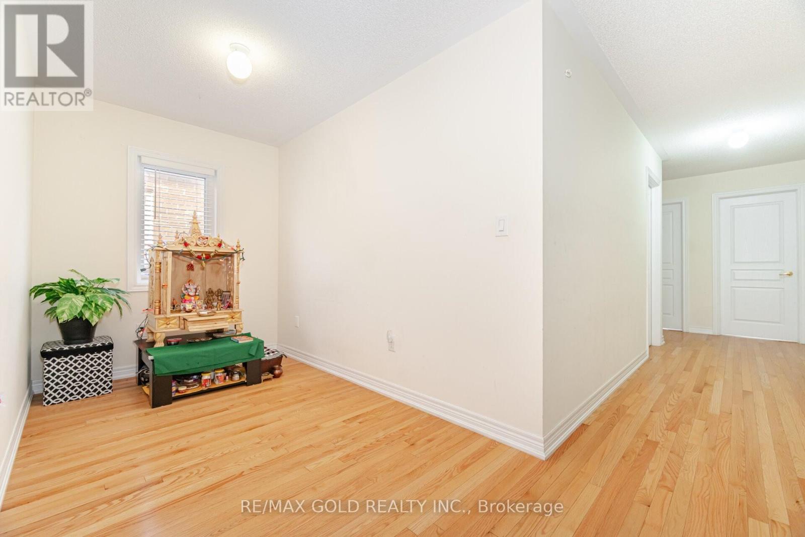 8 Washburn Road, Brampton, Ontario  L6P 3V7 - Photo 15 - W12443810