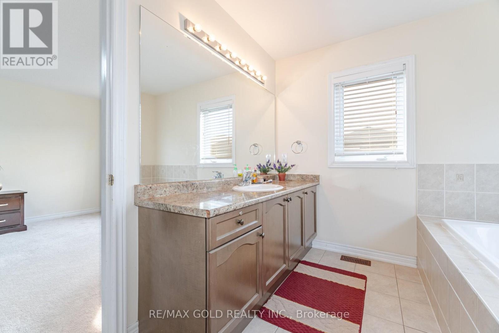 8 Washburn Road, Brampton, Ontario  L6P 3V7 - Photo 17 - W12443810