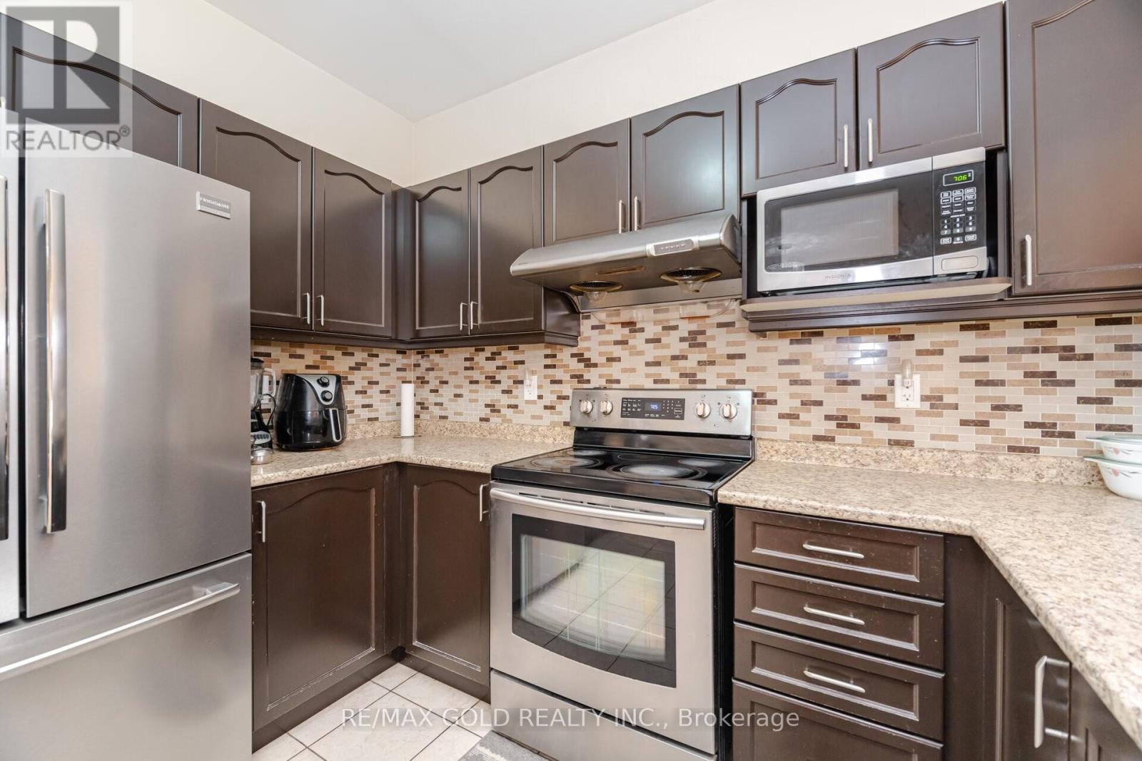8 Washburn Road, Brampton, Ontario  L6P 3V7 - Photo 8 - W12443810