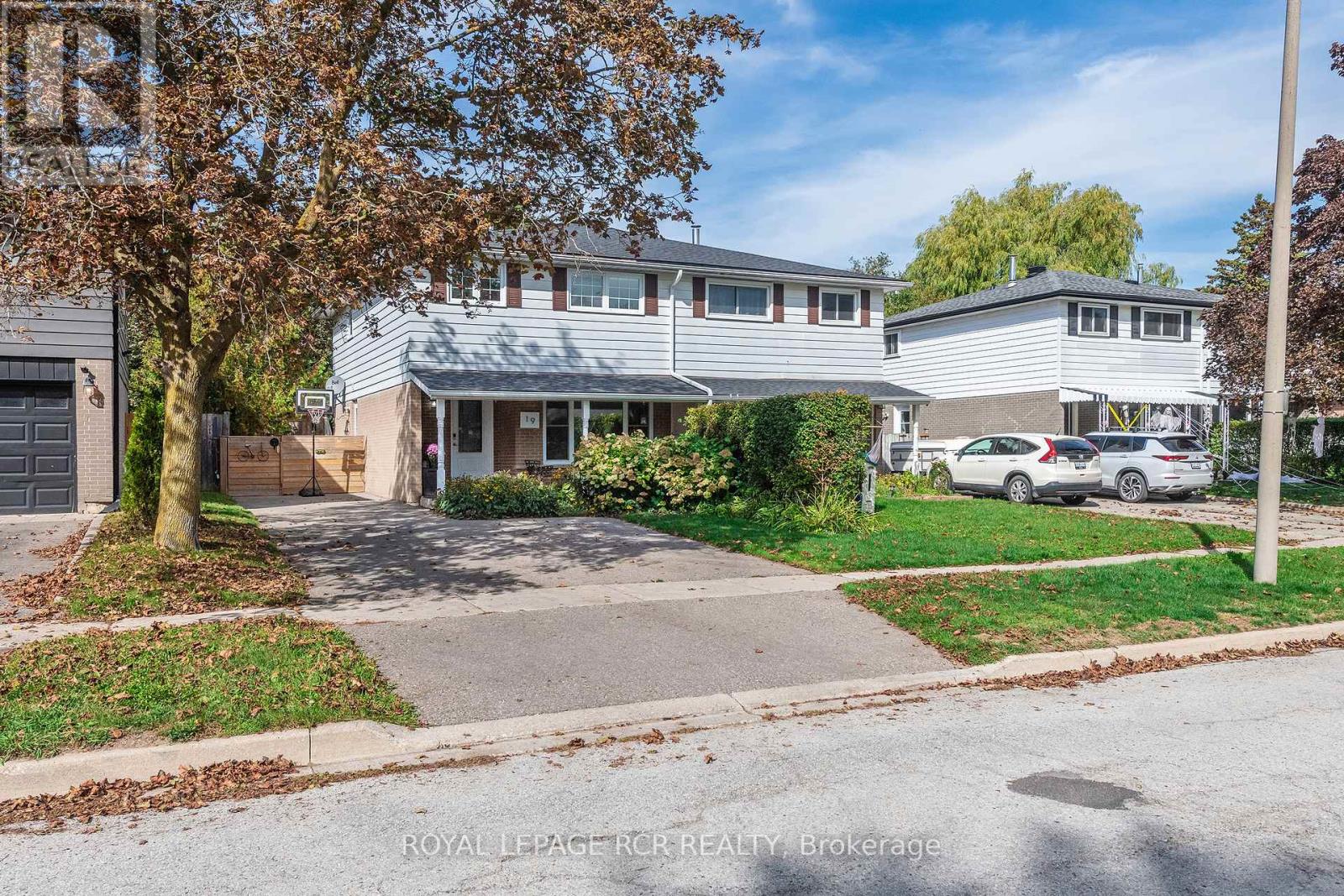 19 Carlton Drive, Orangeville, Ontario  L9W 2X8 - Photo 2 - W12443811