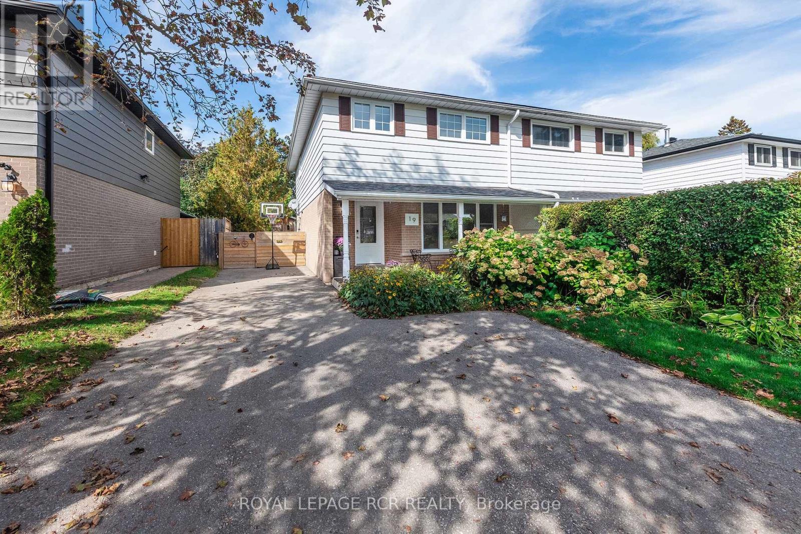 19 Carlton Drive, Orangeville, Ontario  L9W 2X8 - Photo 3 - W12443811