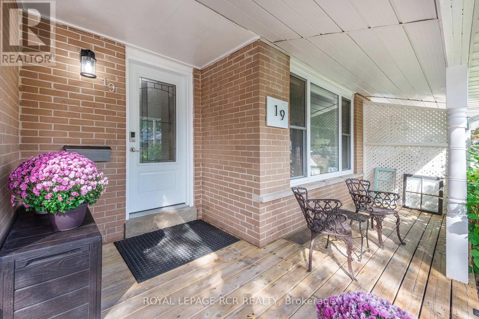 19 Carlton Drive, Orangeville, Ontario  L9W 2X8 - Photo 5 - W12443811