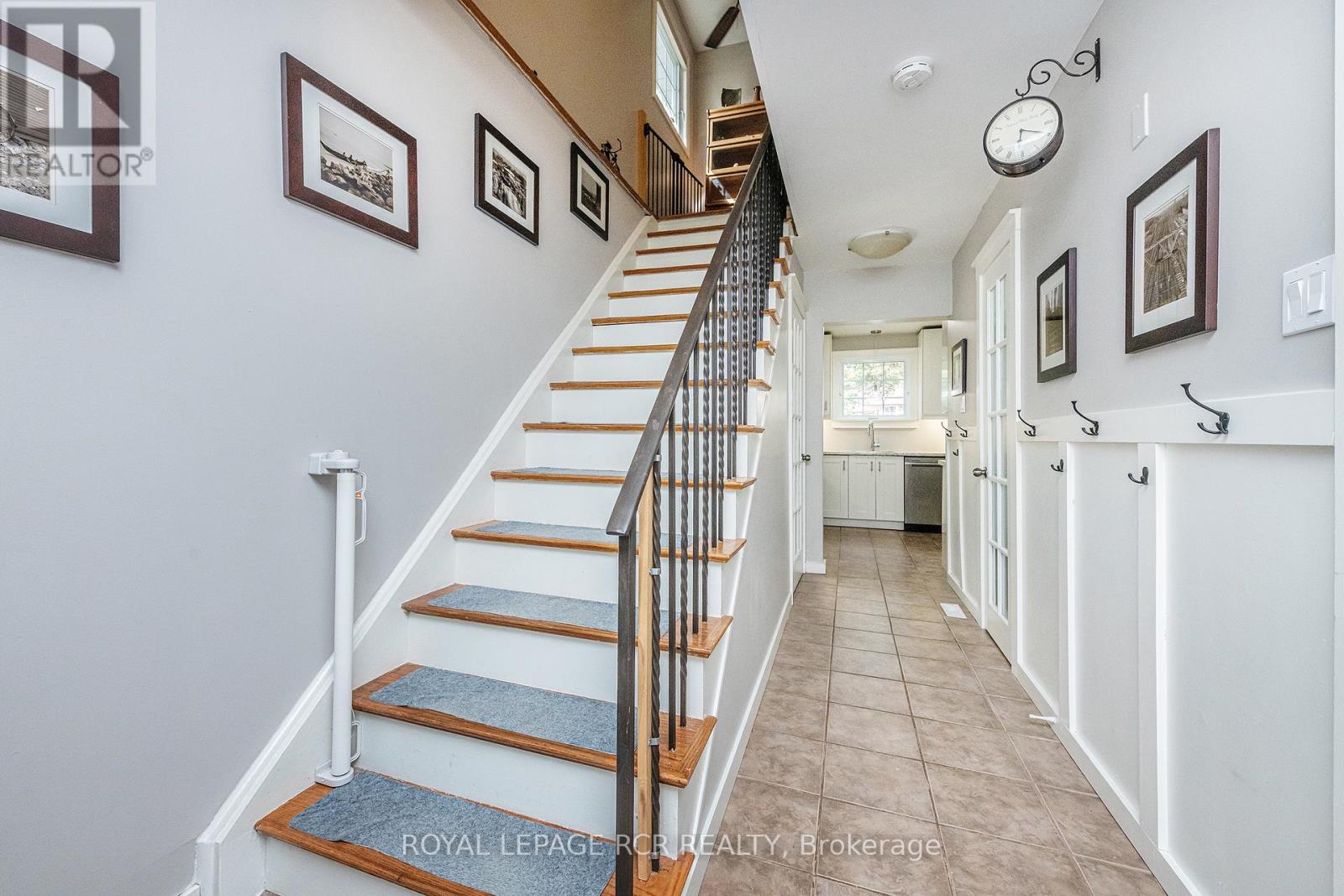 19 Carlton Drive, Orangeville, Ontario  L9W 2X8 - Photo 7 - W12443811