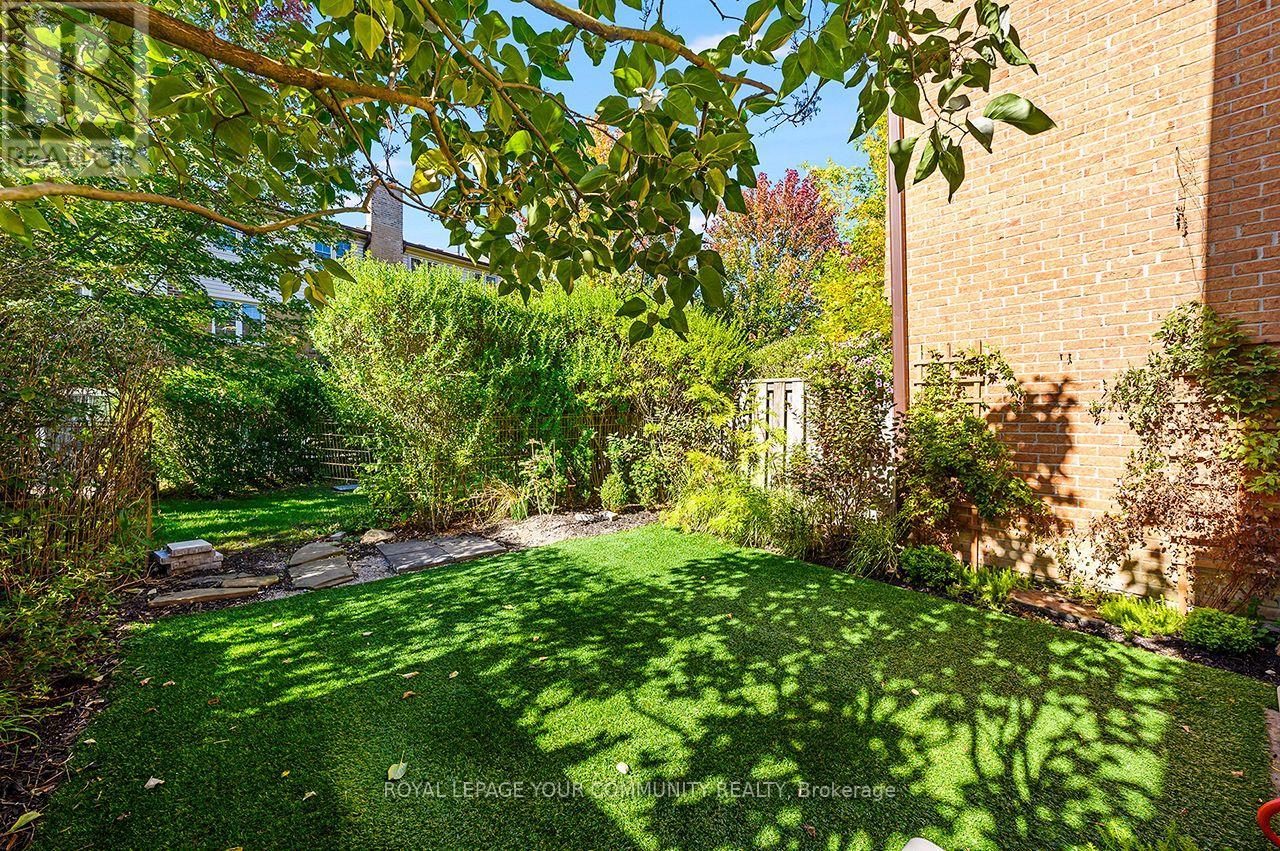 102 - 2120 Rathburn Road E, Mississauga, Ontario  L4W 2S8 - Photo 10 - W12443818