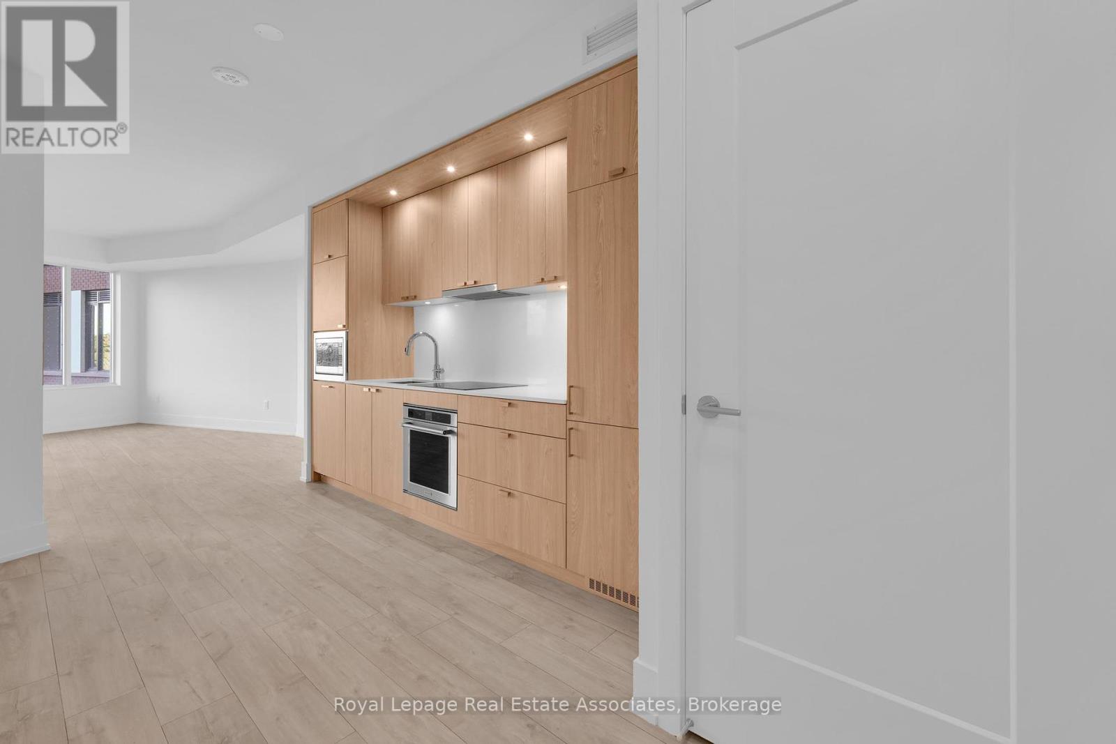 330 - 259 THE KINGSWAY, Toronto, Ontario