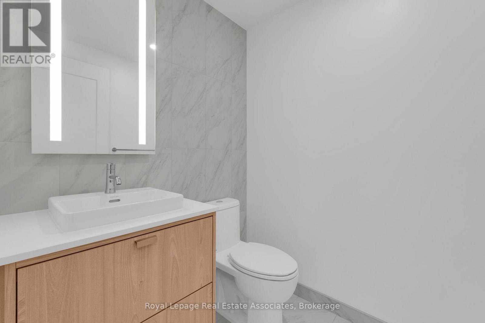 330 - 259 The Kingsway, Toronto, Ontario  M9A 0G2 - Photo 3 - W12443881