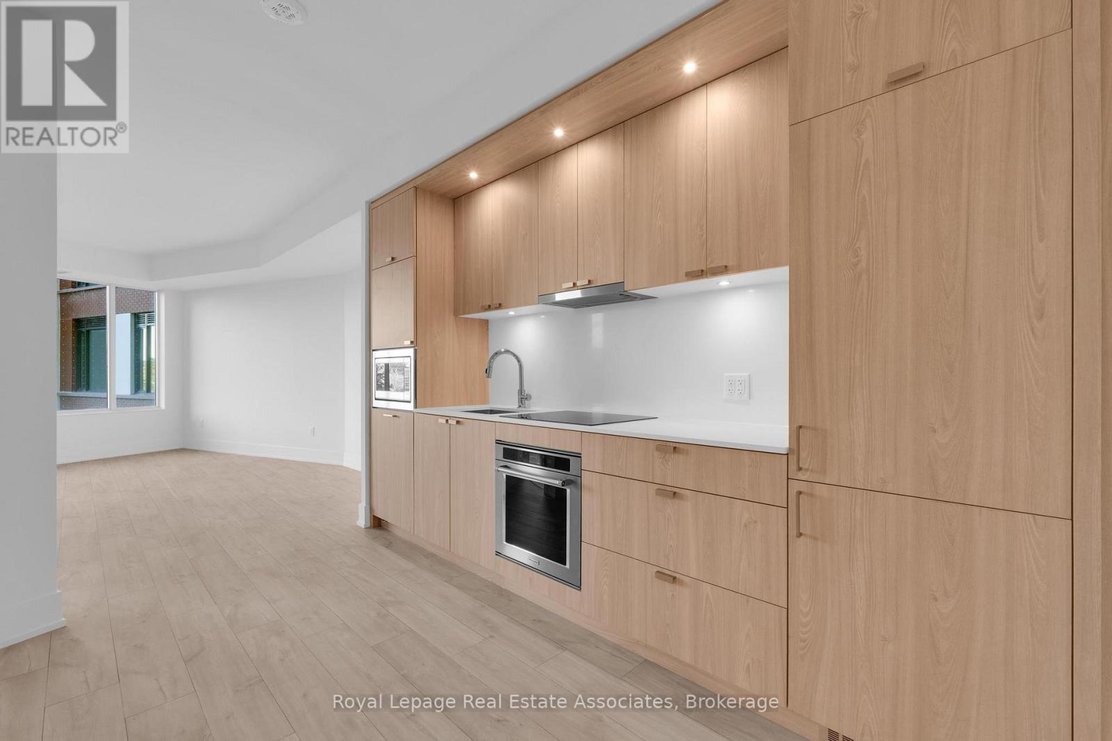 330 - 259 The Kingsway, Toronto, Ontario  M9A 0G2 - Photo 5 - W12443881