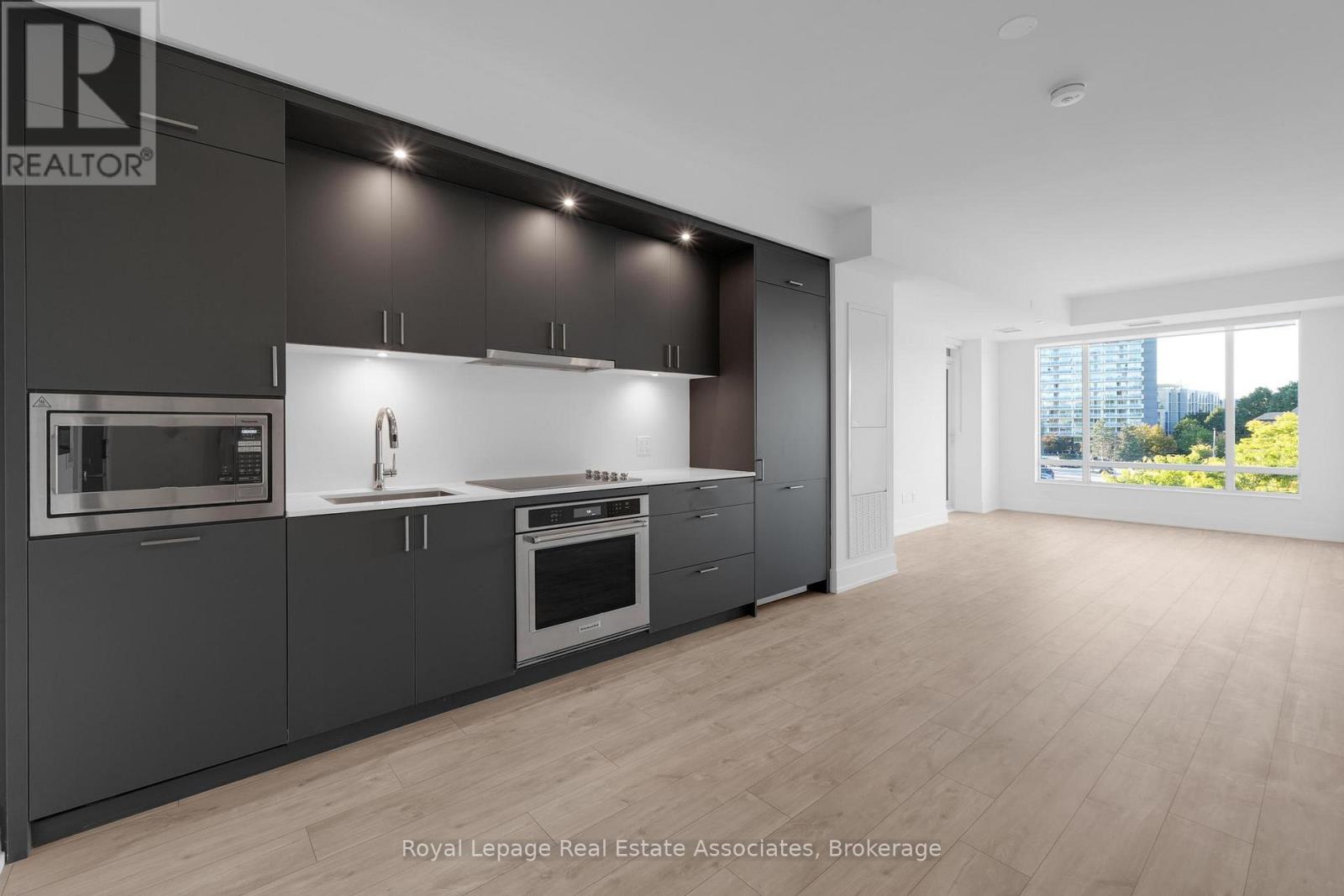 321 - 259 THE KINGSWAY, Toronto, Ontario