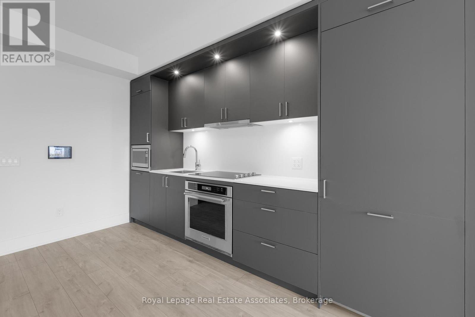 321 - 259 The Kingsway, Toronto, Ontario  M9A 0G2 - Photo 3 - W12443888