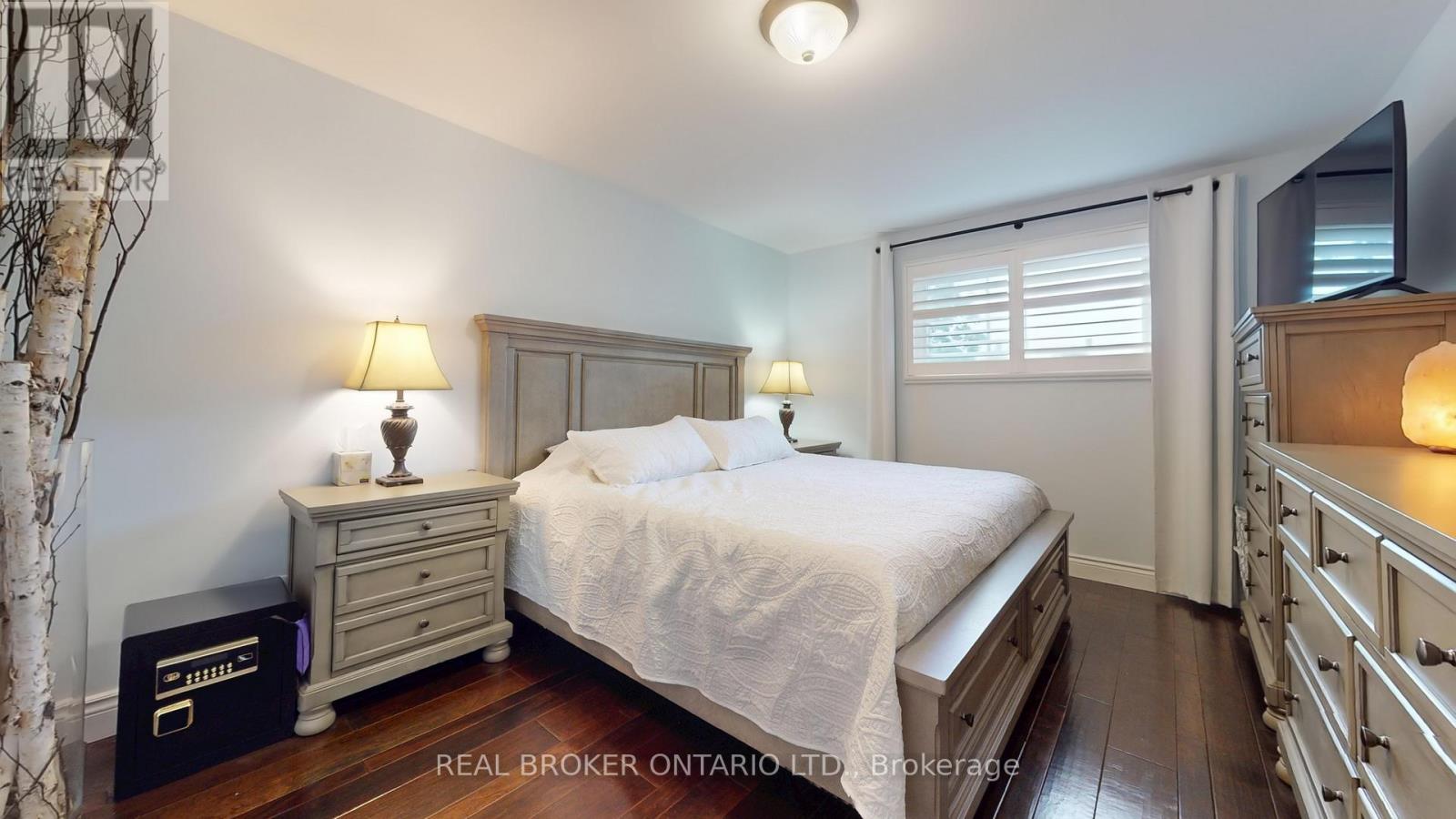 729 Willow Avenue, Milton (Dp Dorset Park), Ontario  L9T 3E5 - Photo 12 - W12443893