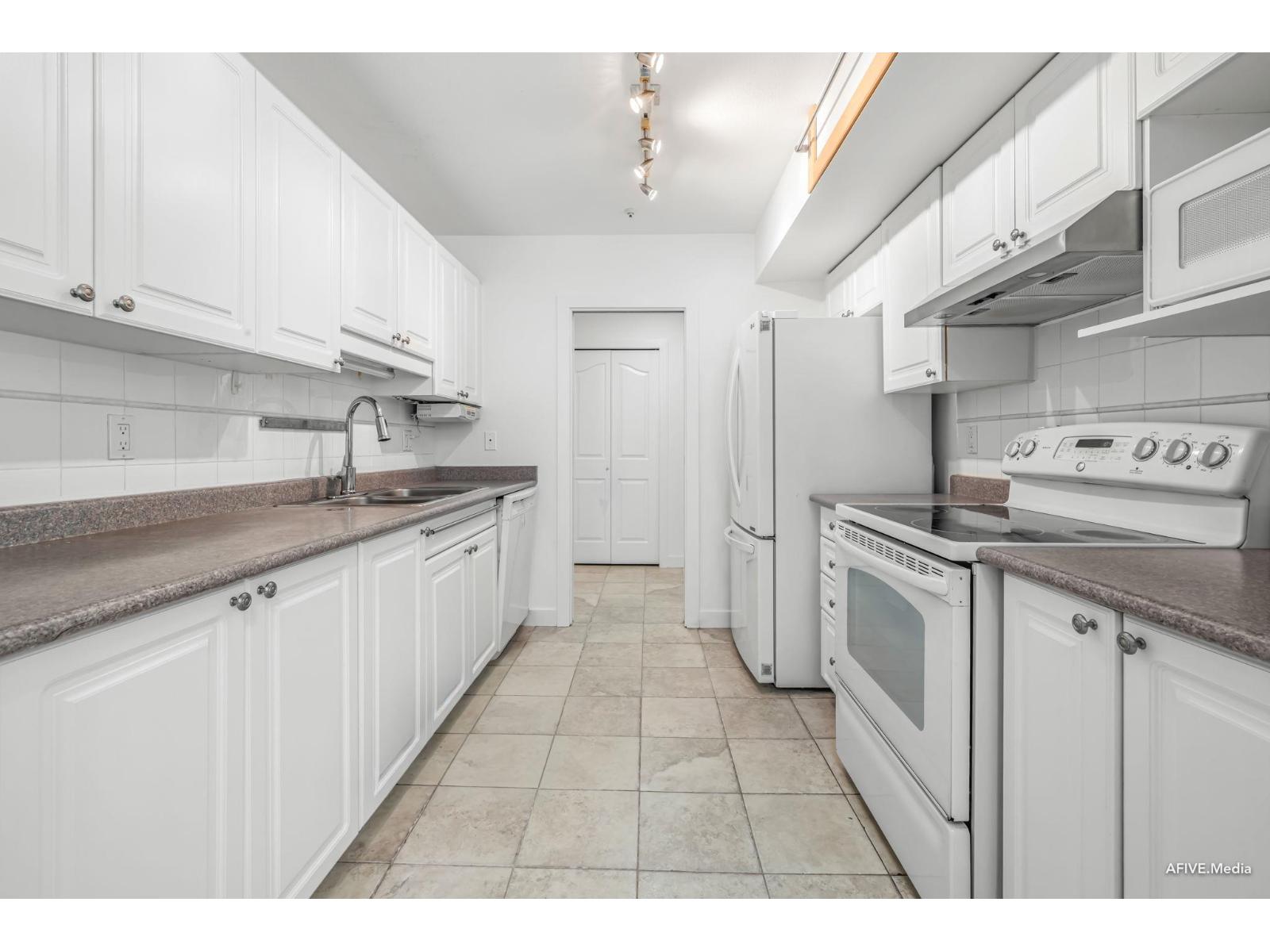 321 9688 148 Street, Surrey, British Columbia  V3R 0W2 - Photo 8 - R3055215