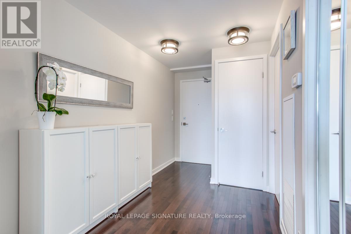 1507 - 14 York Street, Toronto, Ontario  M5J 2Z2 - Photo 2 - C12443976